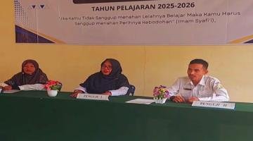 Dr. Nurmaida, S.Pd., M.Pd Membuka Acara Sidang Akhir Kelulusan Siswa Kelas XII SMA Negeri 1 Kuta Makmur